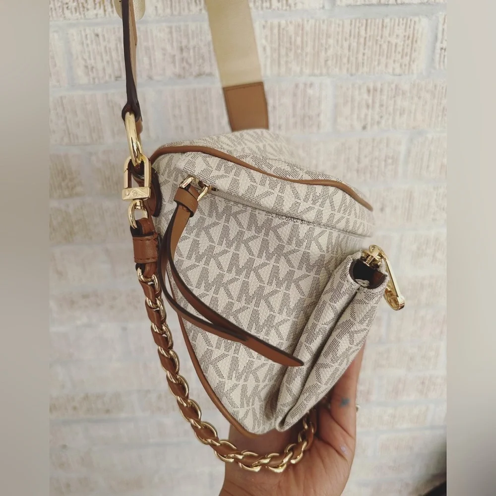 Michael Kors Vanilla Acorn Crossbody Bag - Picture 2 of 5